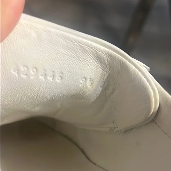 Gucci White Sneakers with Red and Green Accents - Picture 7 of 8